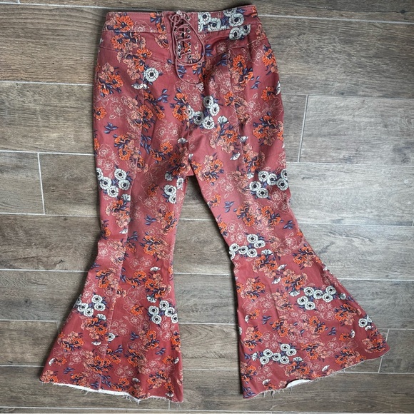 We The Free People CRVY Ma Cherie Floral Flared Jeans 29 OB1067785 Boho Floral - Picture 11 of 13
